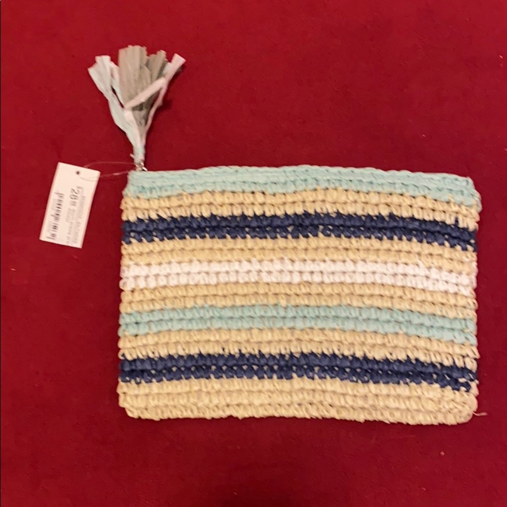 ❤️❤️NWT Multi stripe straw clutch